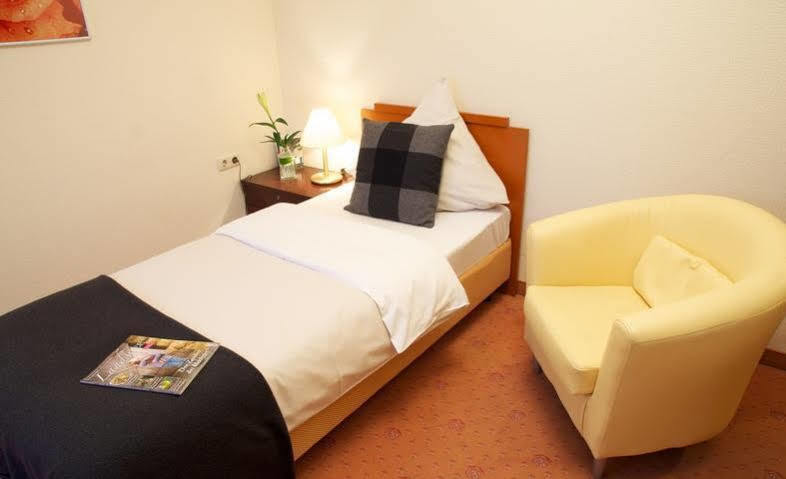 Parkhotel - Rosarium Uetersen Ngoại thất bức ảnh